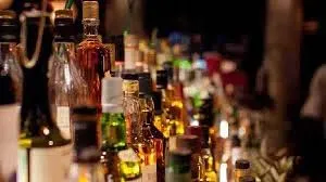 पुणे / समय सीमा के बाद भी बेची जा रही थी शराब, 8 गिरफ्तार... 4 पुलिसकर्मी सस्पेंड