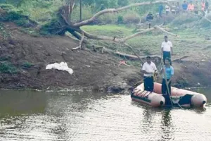 वसई : गड्ढे में भरे पानी में तैरने गए दो बच्चे डूबे, अन्य बच्चों की तलाश जारी...