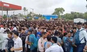 मुंबई में 600 पदों के लिए 25,000 से अधिक आवेदक...  एयर इंडिया के लिए काबू करना हुआ मुश्किल 