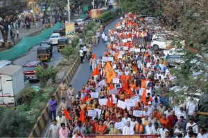 नवी मुंबई : बांग्लादेश में हिंदुओं और अल्पसंख्यकों पर हो रहे अत्याचार के विरोध में नवी मुंबई में हिंदू समाज सड़कों पर